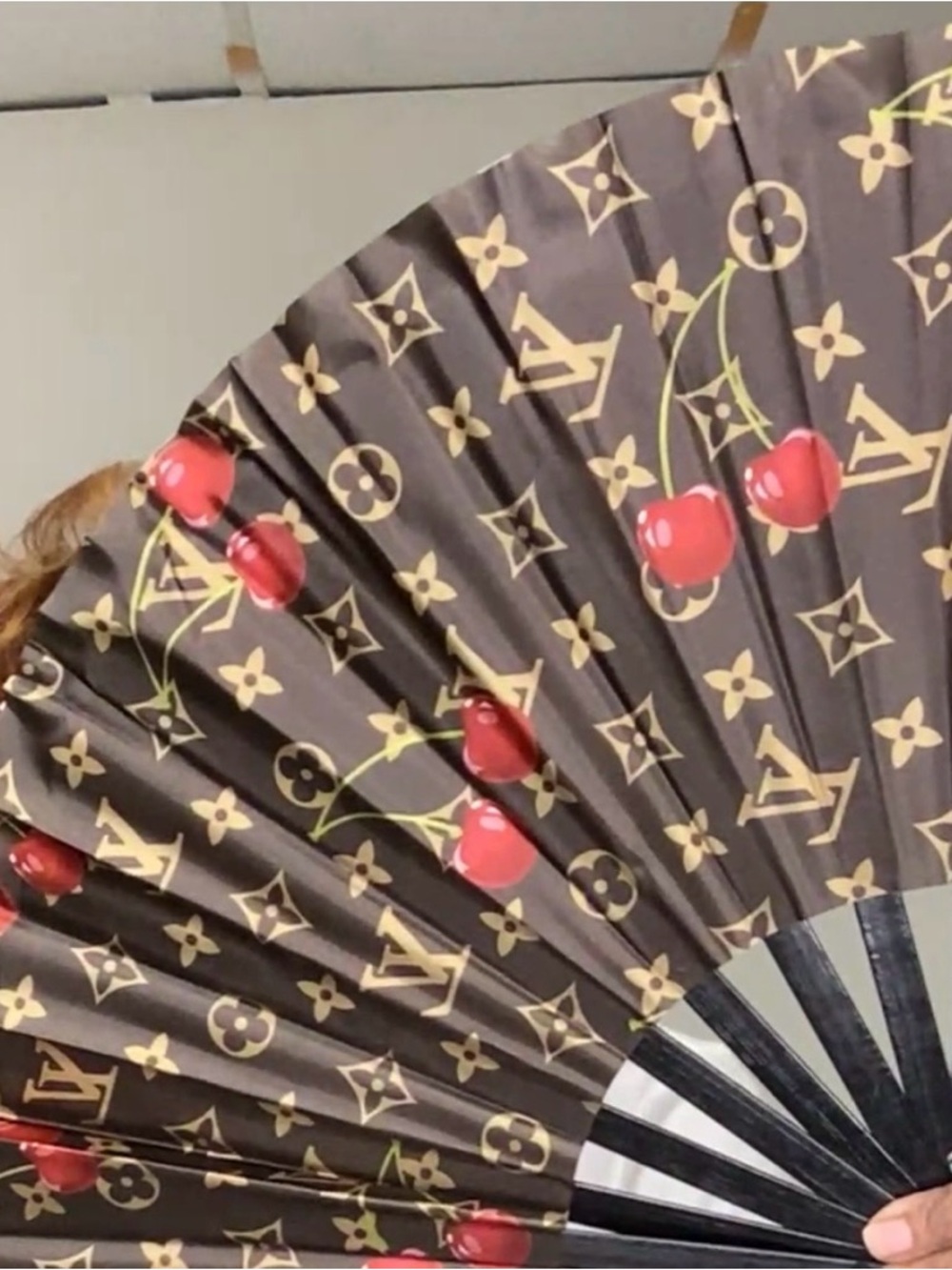 4 Designer Like Hand Fans - Picture 3 of 3
